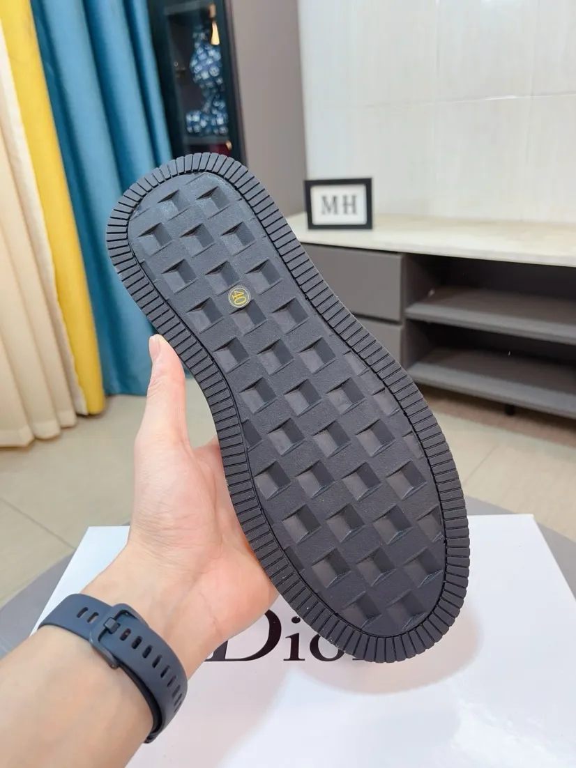 Ex-factory price 400🌹🌹【Dior】Best-selling model, world premiere on official website🔝High-end brand of men's shoes, latest series on official website: The upper is made of imported cowhide with specially designed fabrics➕Mesh breathable lining. Make walking more convenient and comfortable! Compared with the official quality, Midea’s 1:1 replica. Create a fashionable personality to set off your uniqueness! A must-have for trendy men! Classic style. Men's sizes: 38-44.